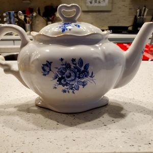 KERNEWEK TEAPOT